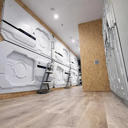Space Q Capsule Hotel-3